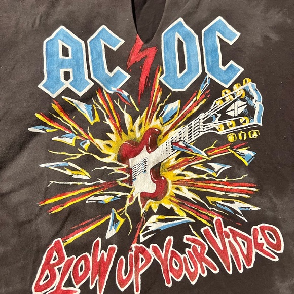 Authentic Gucci unisex T-SHIRT. Sold out barely worn, no flaws. - Picture 3 of 6